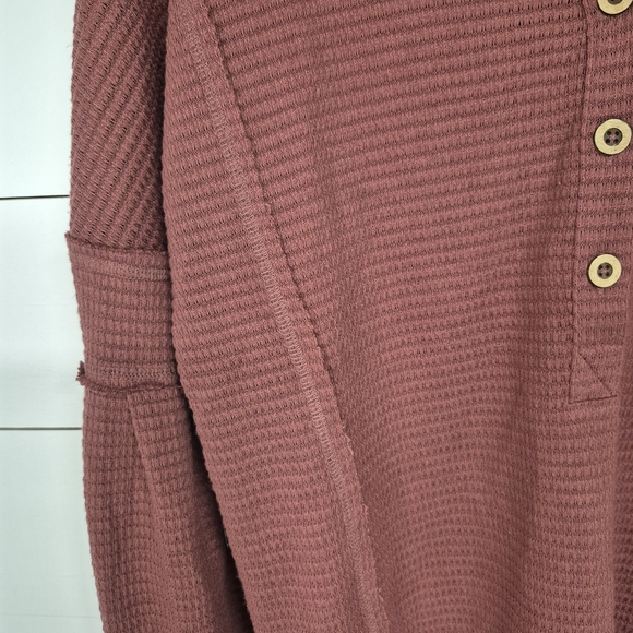 New In Raw Edge Detail Hooded Knit Woman's Top Dark Mauve Size Small - Picture 5 of 9